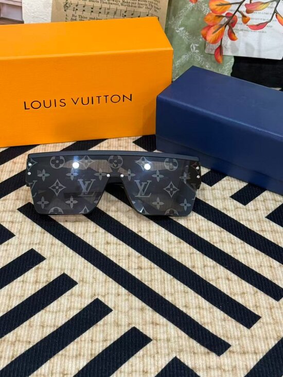 Louis Vuitton Women\'s Sunglasses main image 8